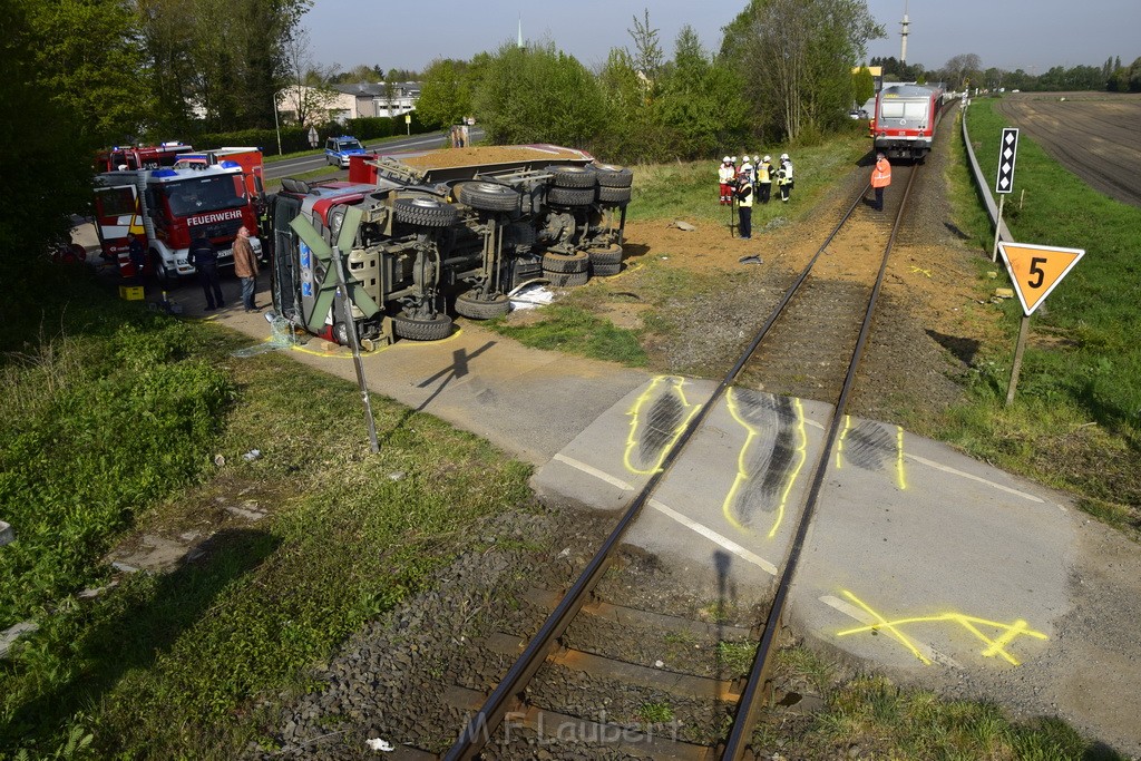 Schwerer VU LKW Zug Bergheim Kenten Koelnerstr P110.JPG - Miklos Laubert